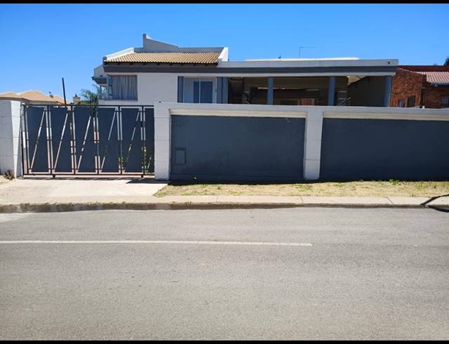 4 BEDROOM HOUSE FOR SALE IN LIEFDE EN VREDE